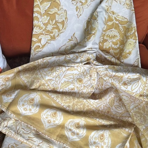 PB Pottery Barn isabella medallion French style print yellow / gold cotton king - Picture 3 of 4